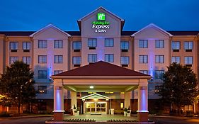 Holiday Inn Express & Suites Indianapolis - East